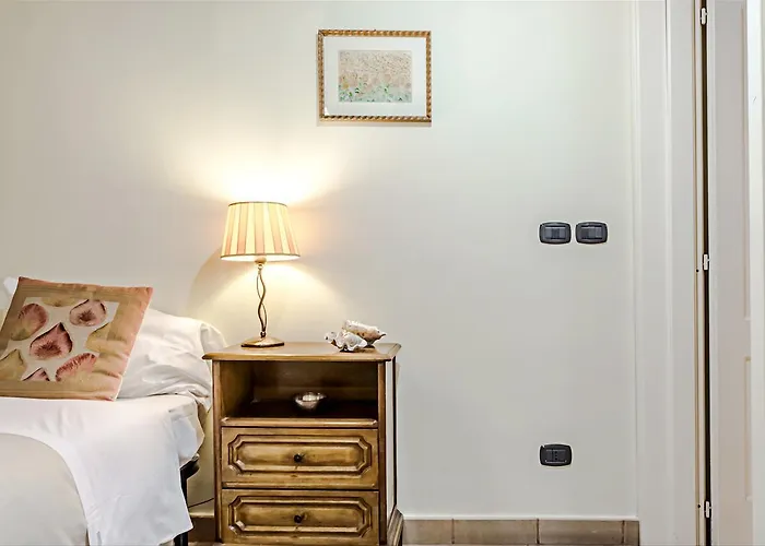 Guesthost - Palazzo Farnese Historical Apartment *