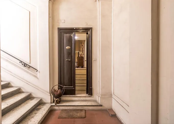 Guesthost - Palazzo Farnese Historical Apartment Rom