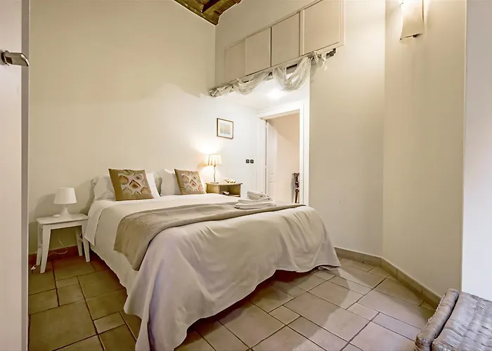 Guesthost - Palazzo Farnese Historical Apartment Rom